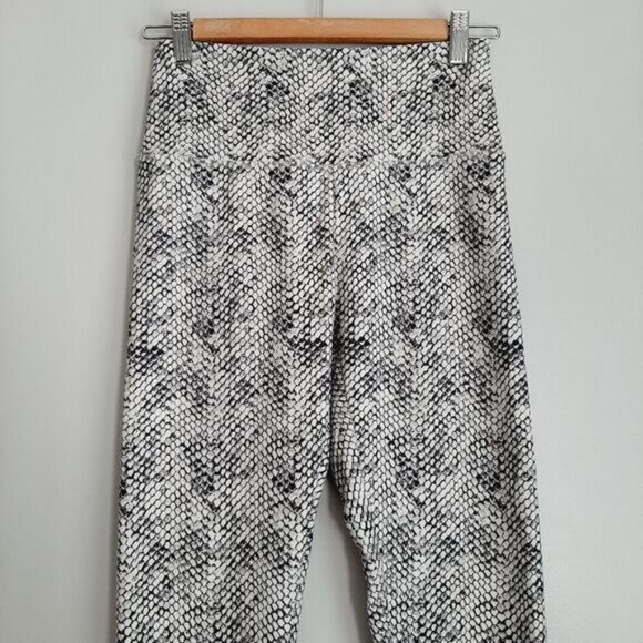 BALANCE COLLECTION \ High Waist Crop Yoga Leggings Snakeskin Print B&W Sz M - Picture 3 of 14